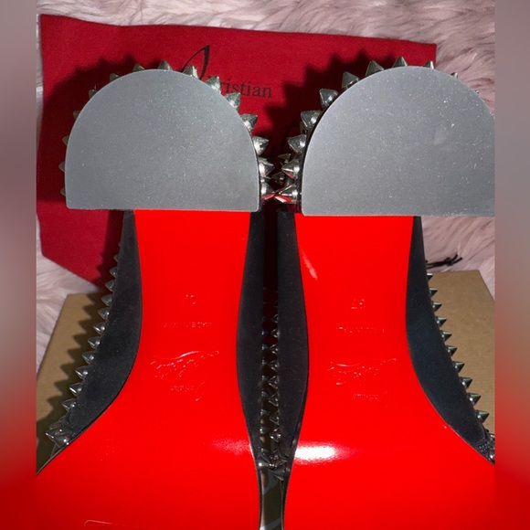 CHRISTIAN LOUBOUTIN
Out Line Spikes leather ankle boots size 37 - Picture 16 of 16